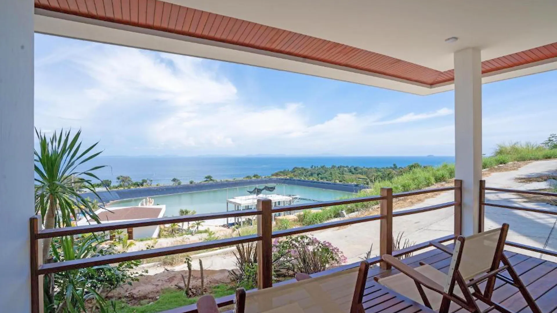 **** מלון Phi Phi Mountain Beach Resort Sha Certified תאילנד
