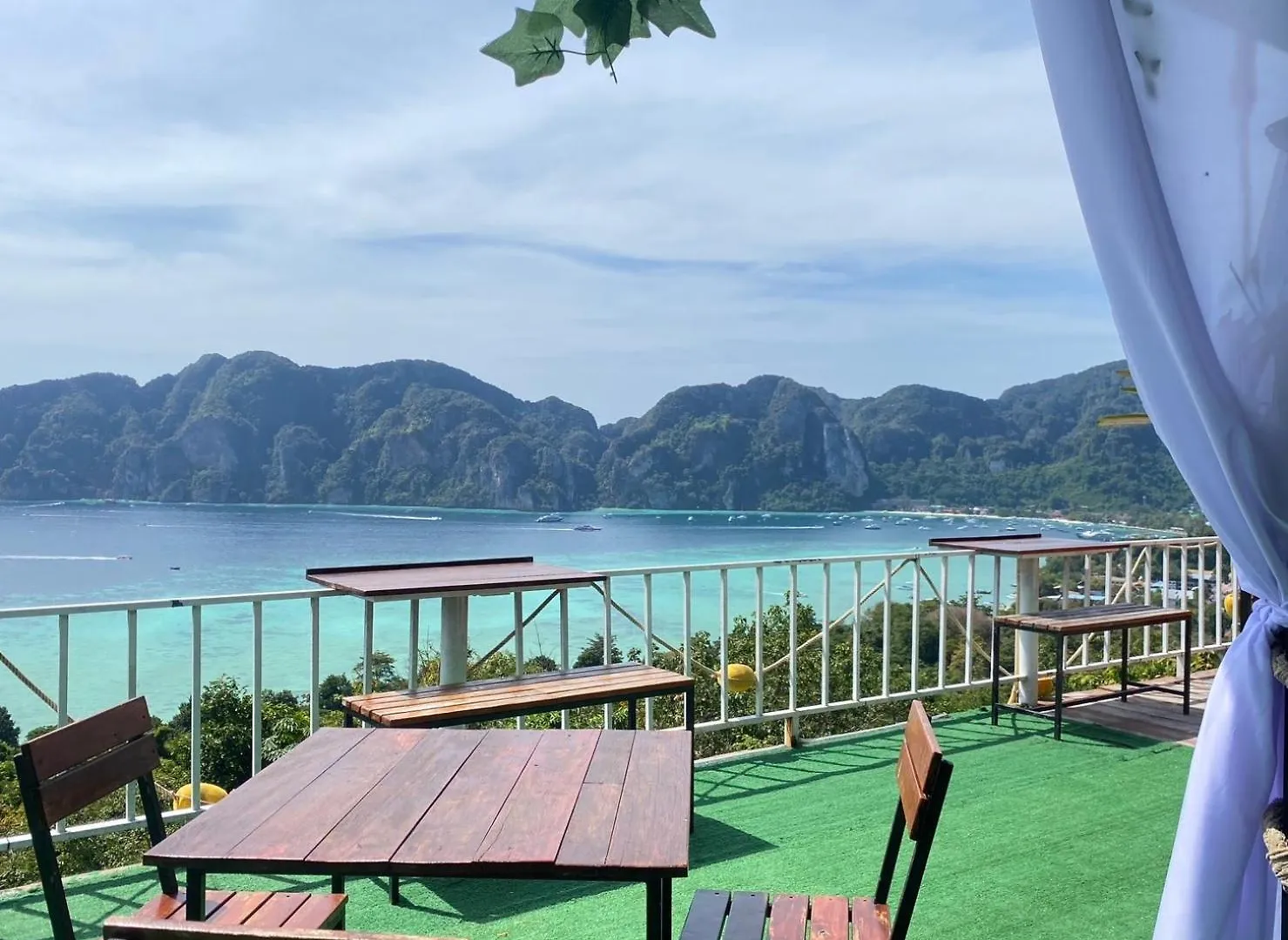 Phi Phi Mountain Beach Resort Sha Certified 4*, Пхипхи