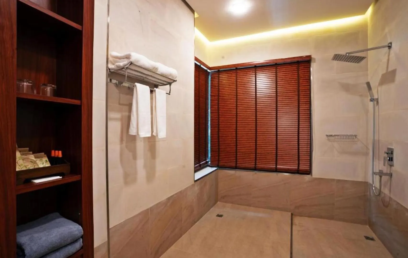 **** Ξενοδοχείο Phi Phi Mountain Beach Resort Sha Certified Ταϊλάνδη