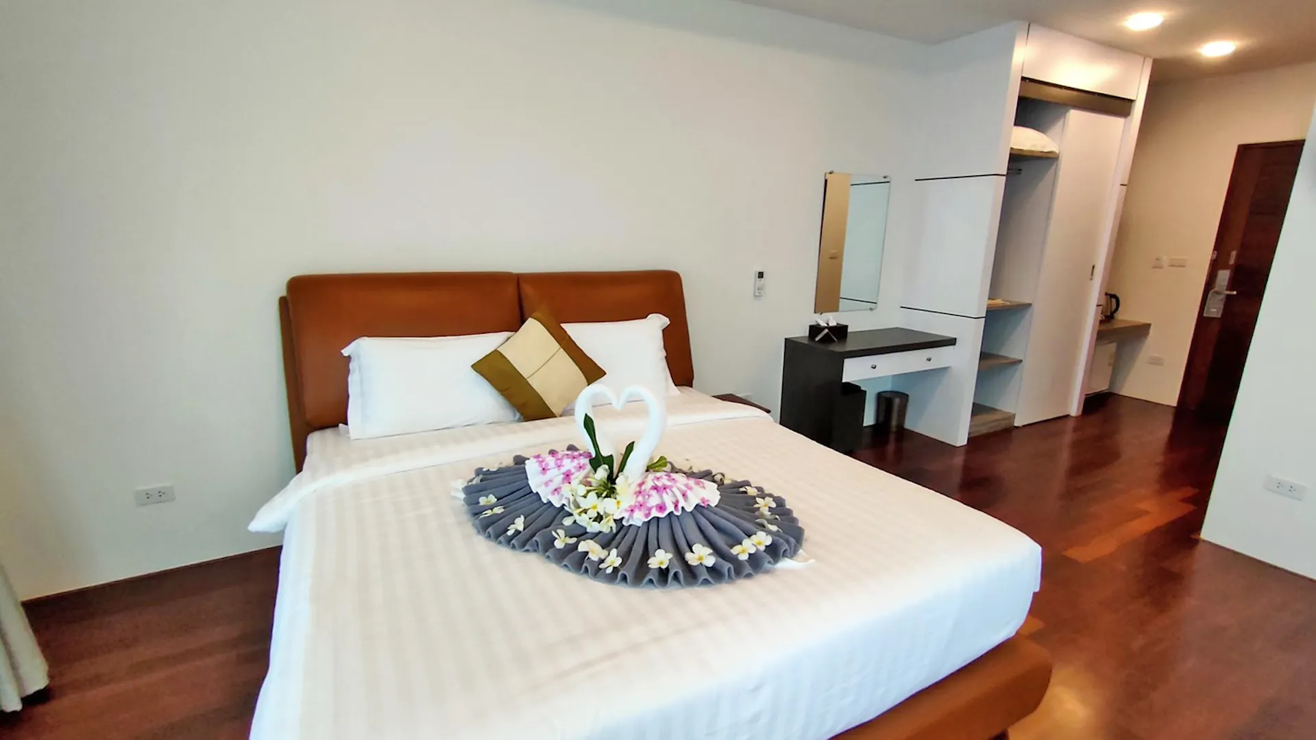 Phi Phi Mountain Beach Resort Sha Certified