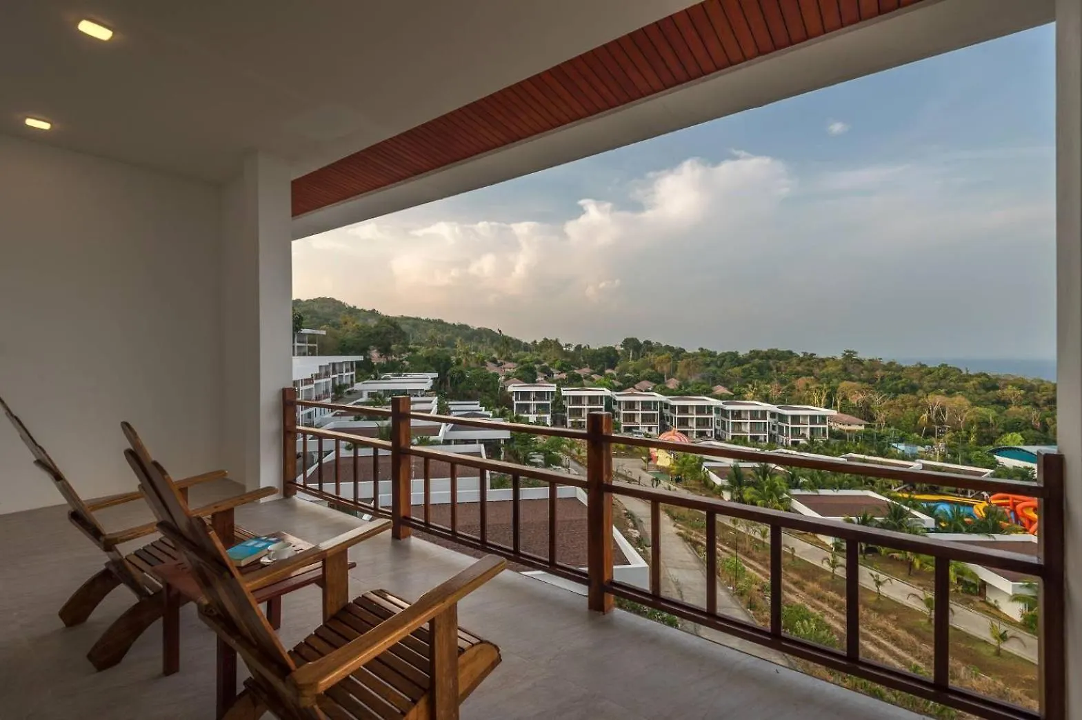 Phi Phi Mountain Beach Resort Sha Certified 4*, Phi Phi Don Thailand