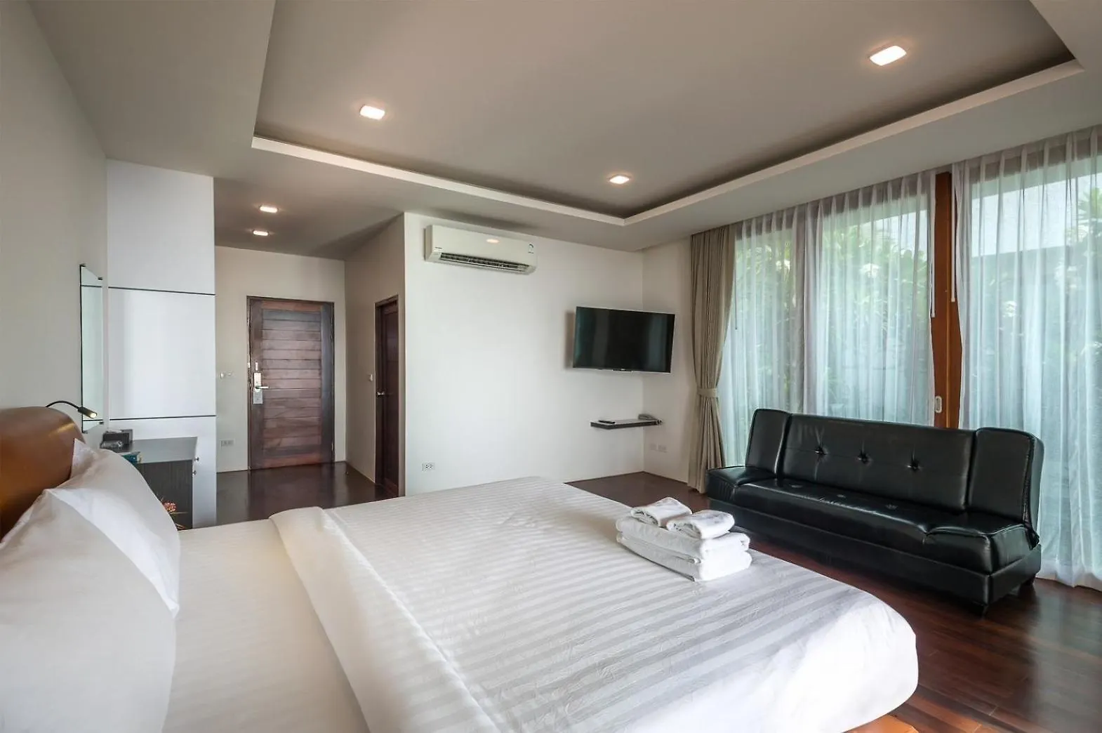 **** Hotel Phi Phi Mountain Beach Resort Sha Certified Thailand
